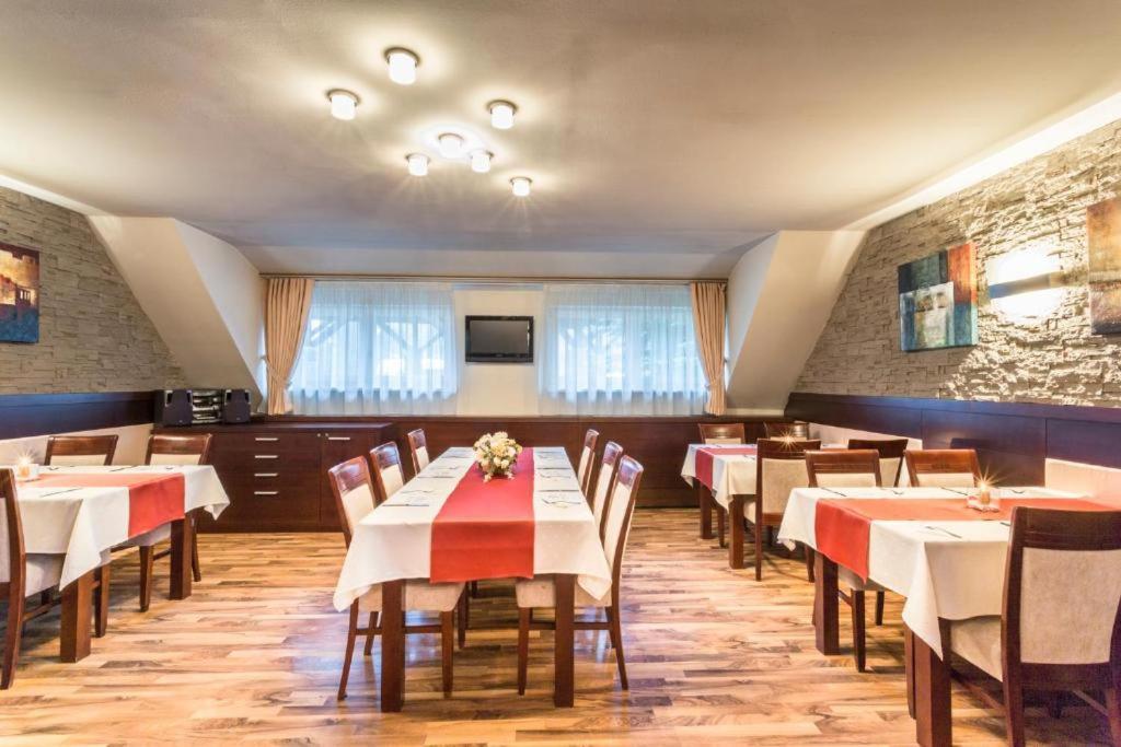 Hotel Sipox Strba Exterior photo